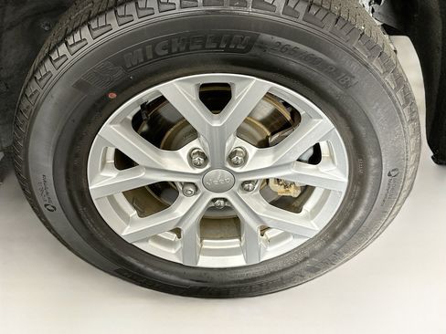 Used 2023 Jeep Grand Cherokee L Limited image 11