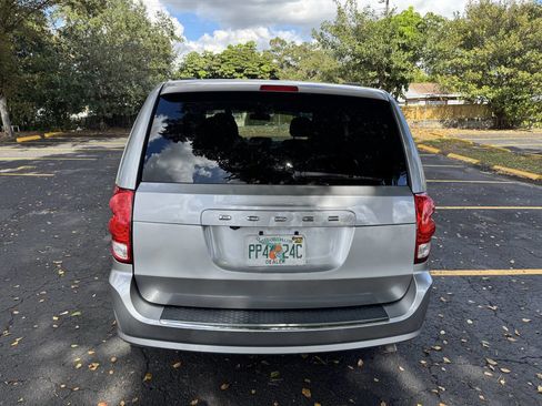 Used 2019 Dodge Grand Caravan SXT image 5