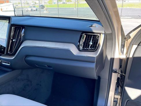 New 2026 Volvo XC60 B5 Plus w/ Protection Package Premier image 28