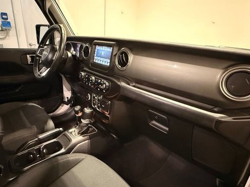 Used 2021 Jeep Wrangler Unlimited Sahara AWD/4WD image 29