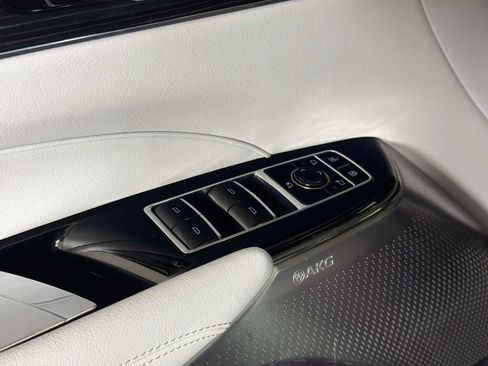 Used 2024 Cadillac Lyriq Luxury RWD image 35