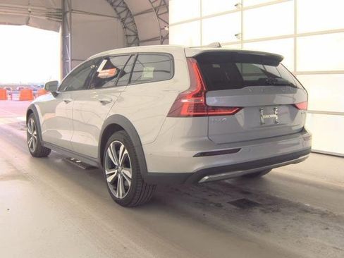 Certified 2025 Volvo V60 B5 Cross Country Plus image 3