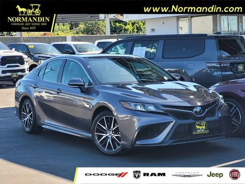 Used 2024 Toyota Camry SE w/ Cold Weather Package AWD/4WD image 1