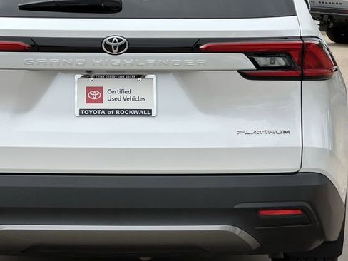 Used 2024 Toyota Grand Highlander AWD image 6