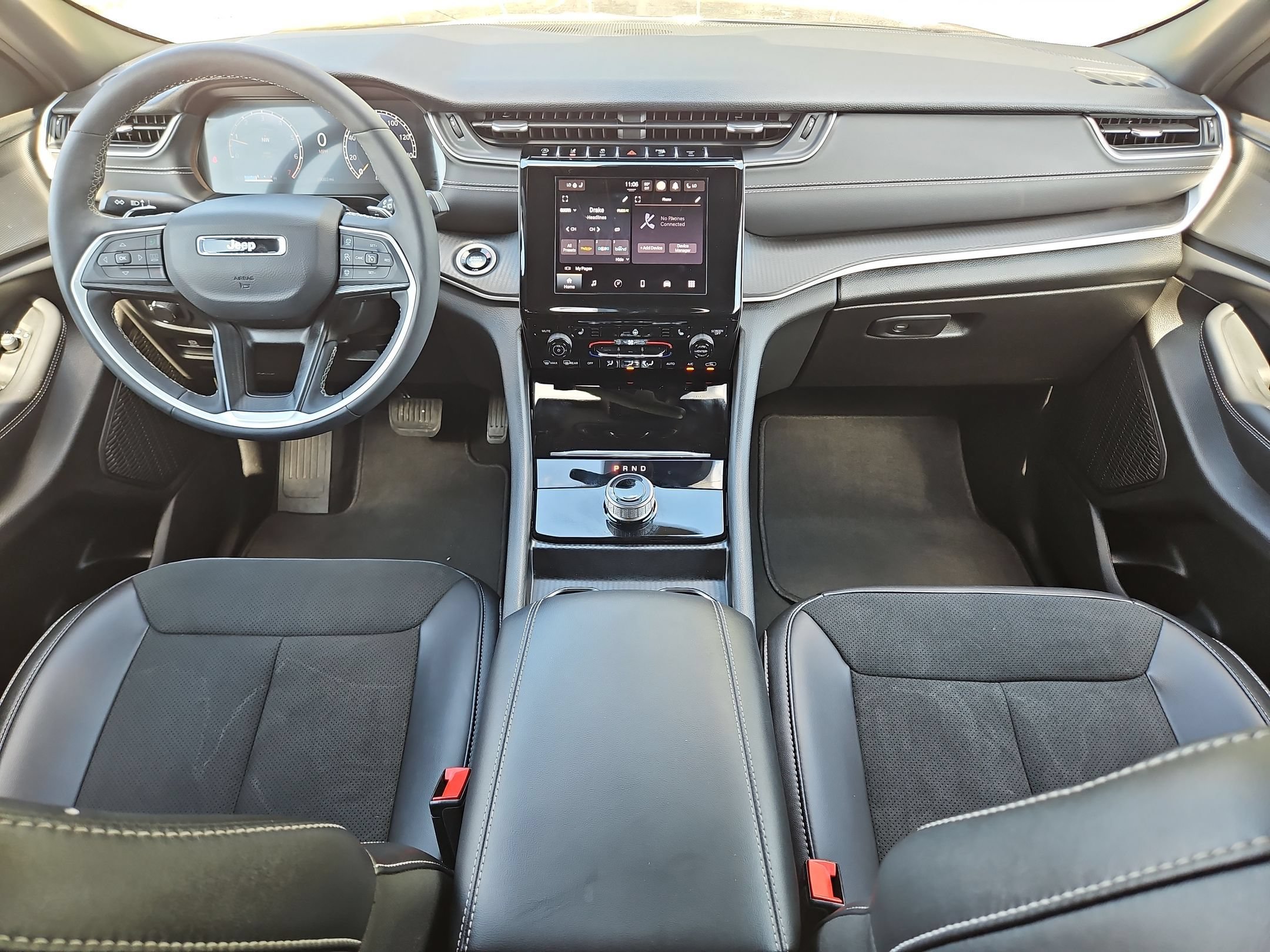 Used 2025 Jeep Grand Cherokee Altitude RWD image 15