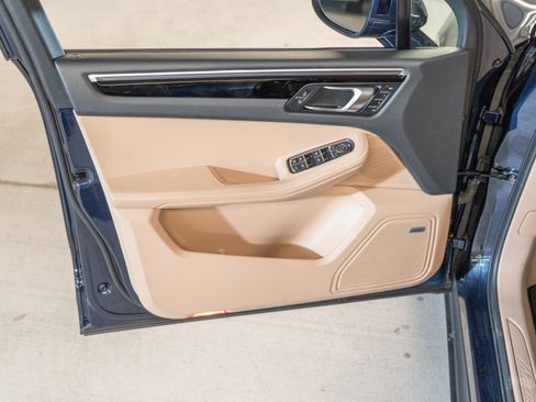 Certified 2023 Porsche Macan AWD/4WD image 16
