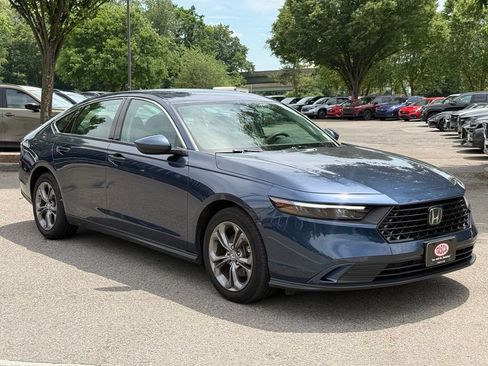 Used 2023 Honda Accord EX image 1