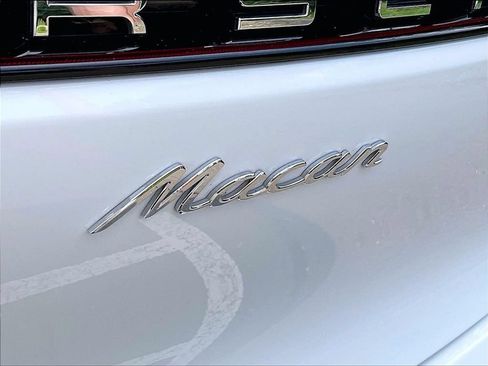 Certified 2023 Porsche Macan AWD/4WD image 33