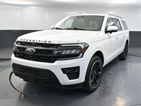 Used 2023 Ford Expedition Max Limited image 13