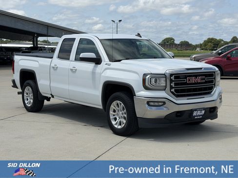 Used 2017 GMC Sierra 1500 SLE w/ SLE Value Package AWD/4WD image 2