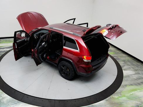 Used 2021 Jeep Grand Cherokee Laredo X AWD/4WD image 40