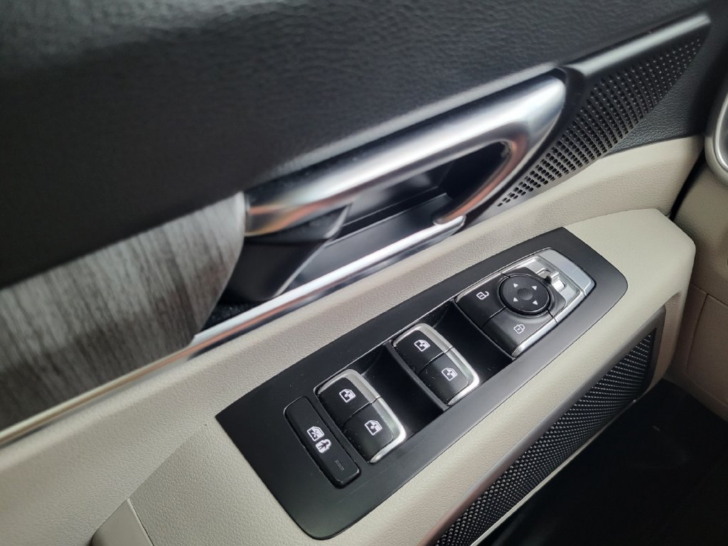 Used 2024 Kia Telluride EX w/ EX Captain's Chair Package FWD image 23