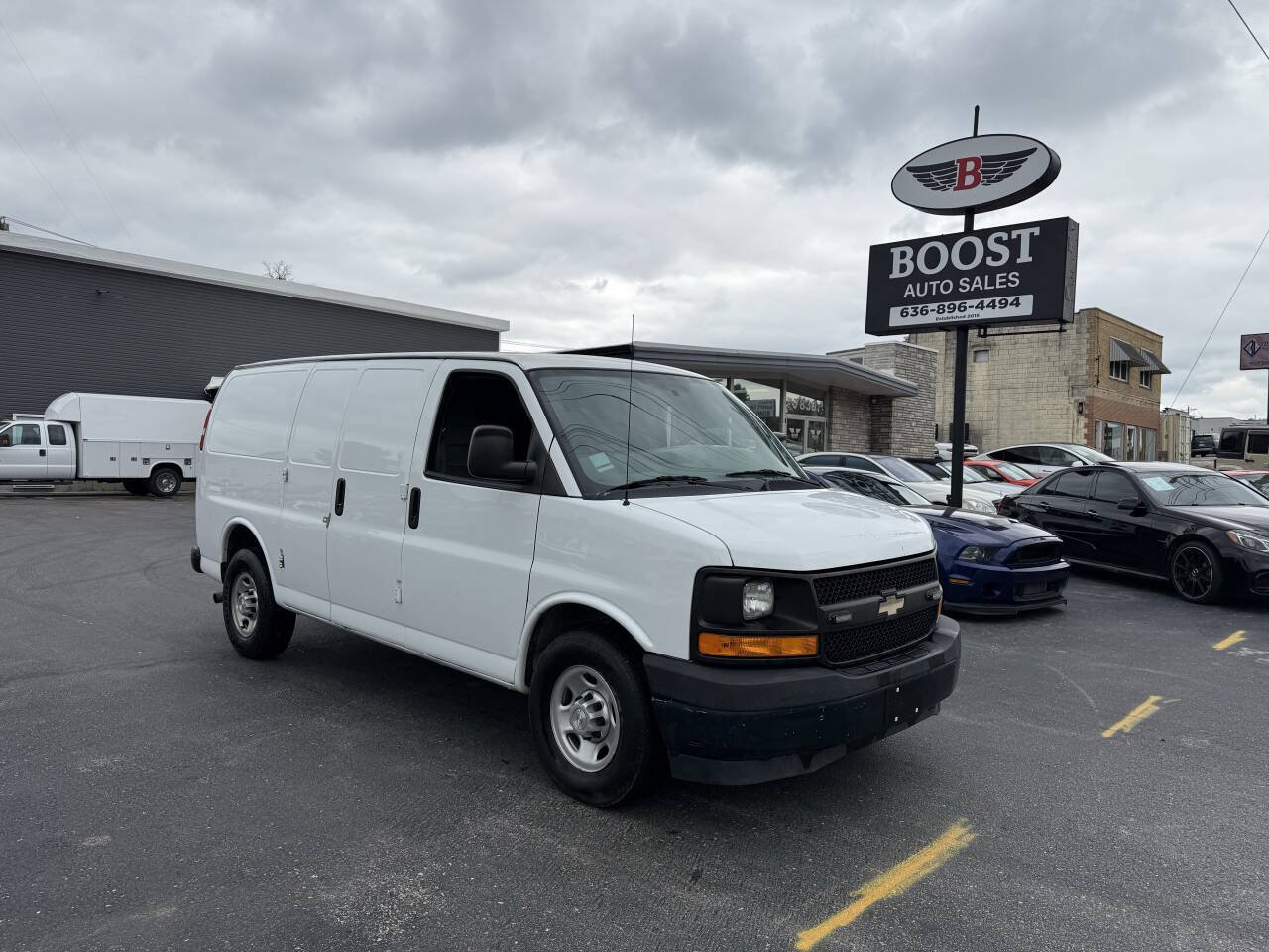 Used 2017 Chevrolet Express 2500 RWD image 1