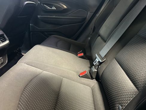 Used 2024 GMC Terrain SLE image 5