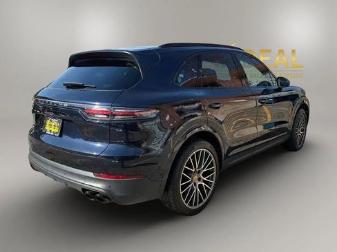 Used 2022 Porsche Cayenne Platinum Edition image 7