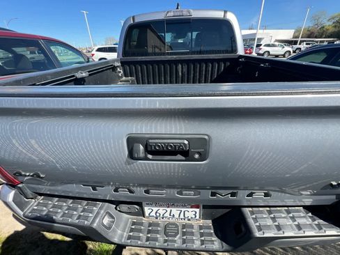 Used 2021 Toyota Tacoma SR5 w/ Technology Package image 5
