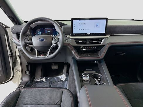 Used 2025 Ford Explorer ST AWD/4WD image 32