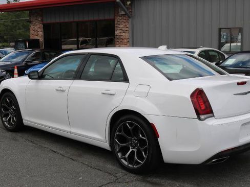 Used 2018 Chrysler 300 Touring w/ Sport Appearance Package RWD image 4