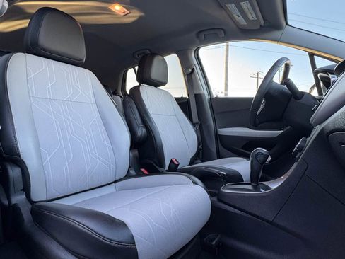 Used 2020 Chevrolet Trax LT w/ LT Convenience Package image 26