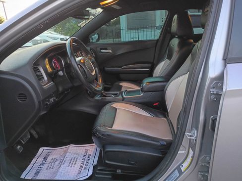 Used 2017 Dodge Charger SE RWD image 9