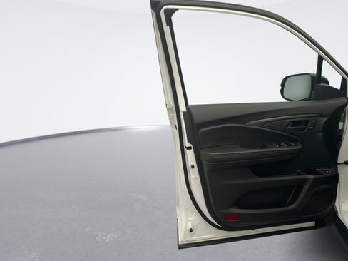 Used 2025 Honda Passport EX-L image 9