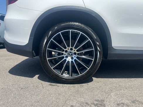 Used 2018 Mercedes-Benz GLC 300 w/ Advanced Lighting Package image 5