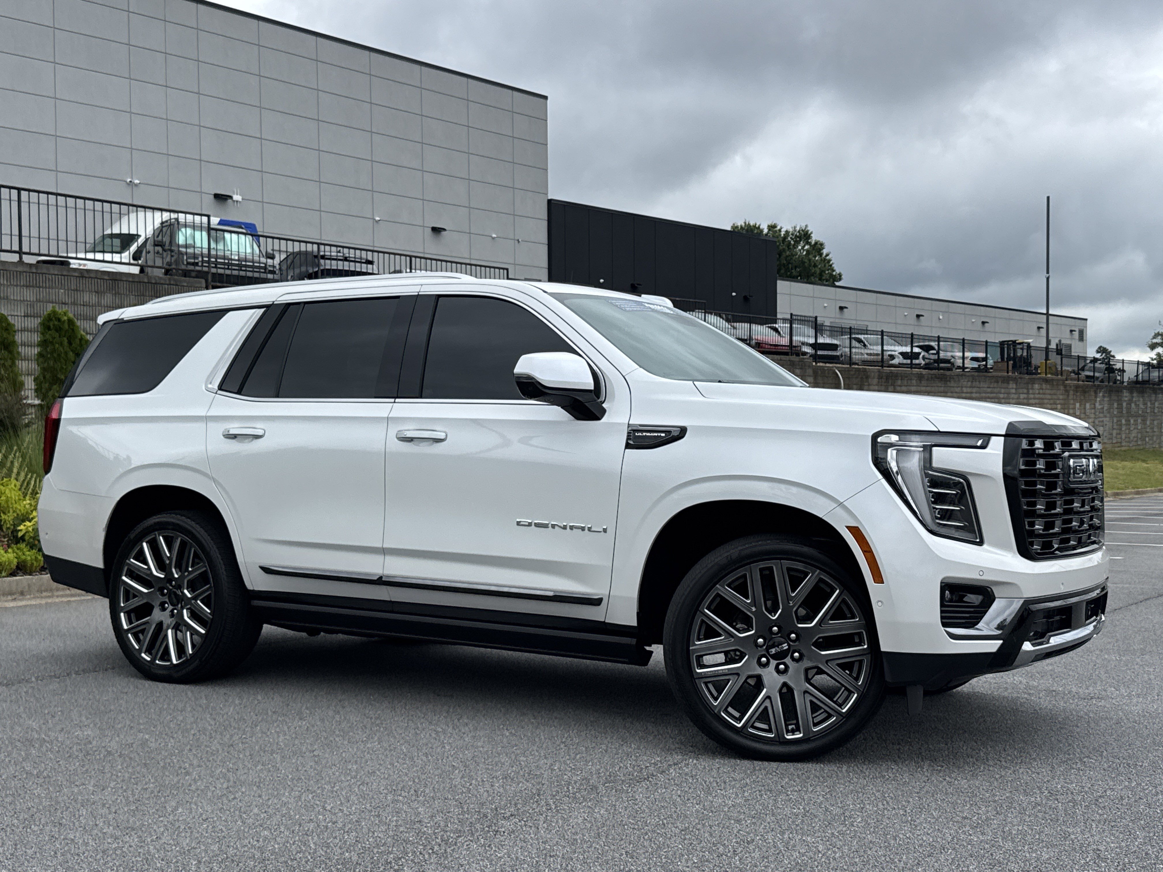 Used 2025 GMC Yukon Denali Ultimate AWD/4WD image 2