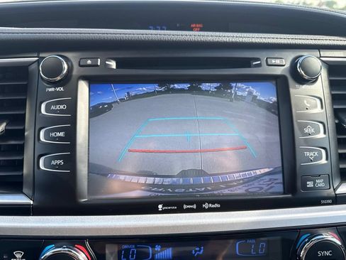 Used 2019 Toyota Highlander XLE AWD/4WD image 15