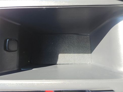 Used 2025 Toyota Camry SE image 29