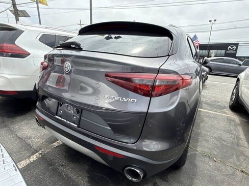 Used 2018 Alfa Romeo Stelvio AWD image 5