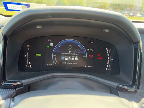 Used 2025 Toyota Camry SE image 12