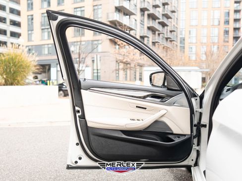 Used 2018 BMW 540i w/ M Sport Package image 44