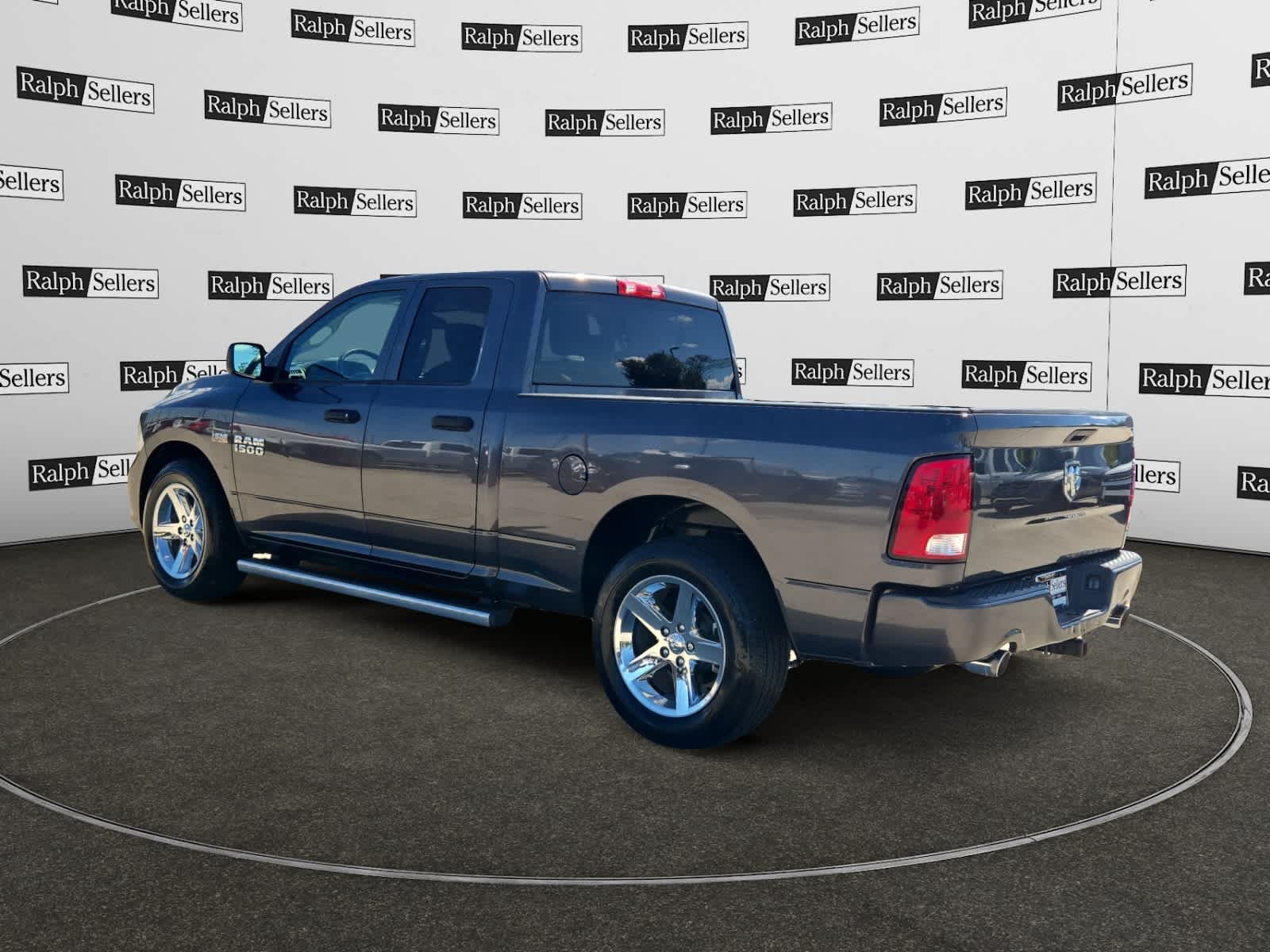 Used 2016 RAM 1500 Express RWD image 4