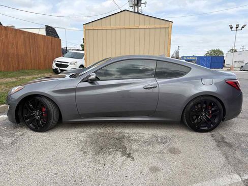 Used 2015 Hyundai Genesis 3.8 image 2