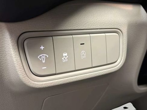 Used 2025 Kia Soul LX w/ LX Technology Package FWD image 25