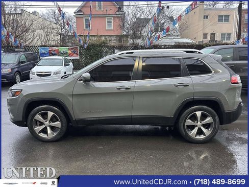 Used 2021 Jeep Cherokee Limited image 7