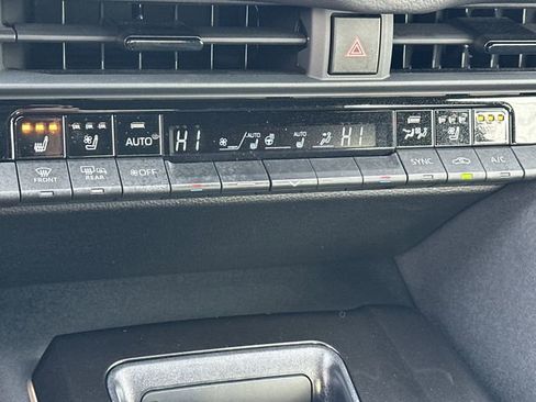 Used 2025 Toyota Crown Platinum image 17