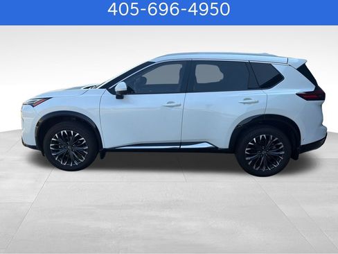 Used 2024 Nissan Rogue Platinum FWD image 2