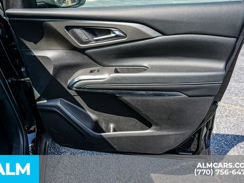 Used 2025 Chevrolet Traverse LT FWD image 49