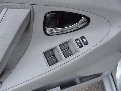 Used 2011 Toyota Camry image 9