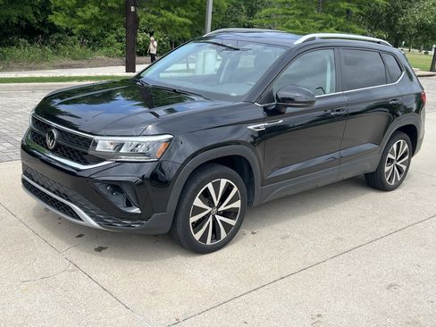Certified 2023 Volkswagen Taos SE w/ Panoramic Sunroof Package FWD image 5