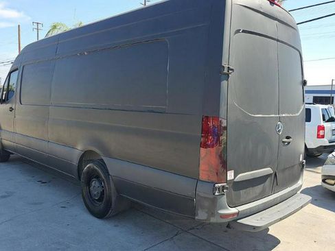 Used 2020 Mercedes-Benz Sprinter 2500 image 4