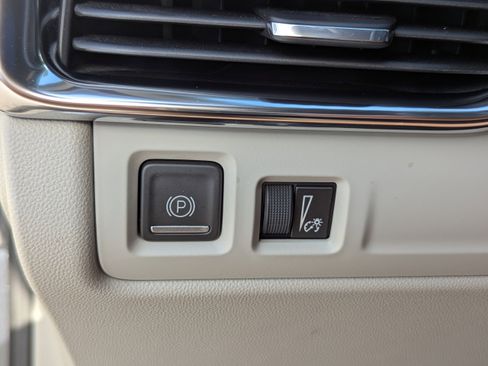 Certified 2021 Cadillac XT4 Premium Luxury image 24