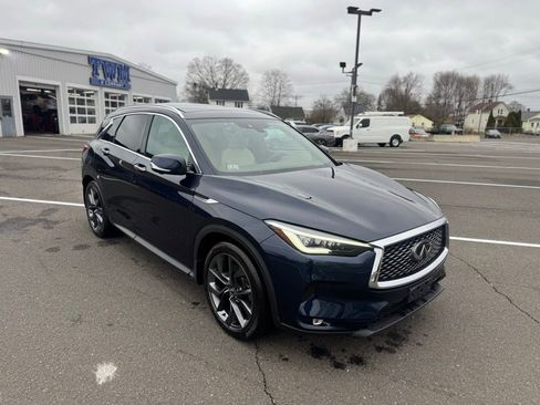 Used 2019 INFINITI QX50 Essential w/ Sensory Package AWD/4WD image 3