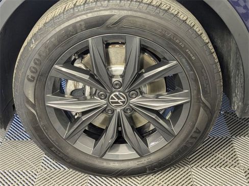 Used 2024 Volkswagen Tiguan SE image 8