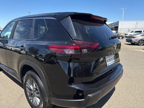 Used 2024 Nissan Rogue S FWD image 25