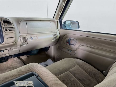 Used 1998 Chevrolet Tahoe 4WD w/ Cold-Climate Pkg image 20