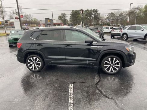 Used 2024 Volkswagen Taos SE image 2