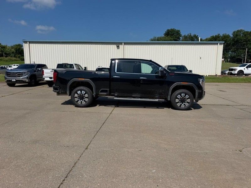 Used 2024 GMC Sierra 2500 Denali w/ Max Trailering Package AWD/4WD image 2