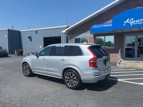 Used 2020 Volvo XC90 T6 Momentum AWD/4WD image 4
